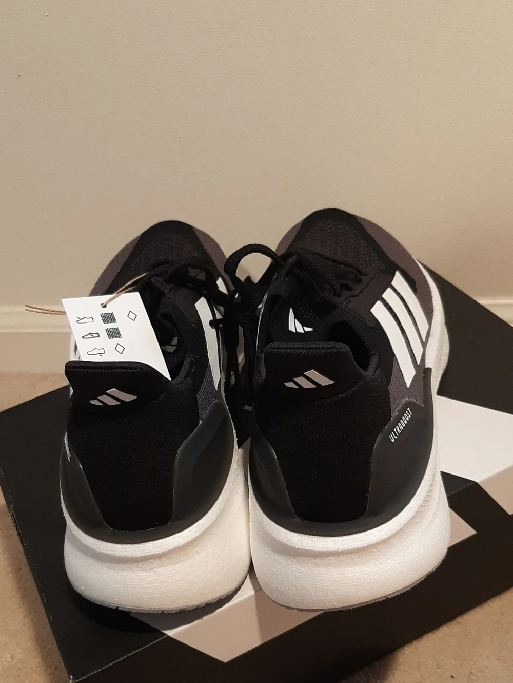 adidas NIB  Black and White Ultraboost 5X Running Shoe Size 8